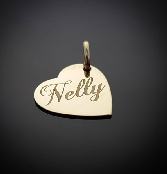 Srdiečko zo žltého zlata s vygravírovaným nápisom Nelly